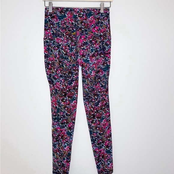 Lululemon Swift Speed High-Rise Tight 28"
Floral Electric Multi - Picture 2 of 3